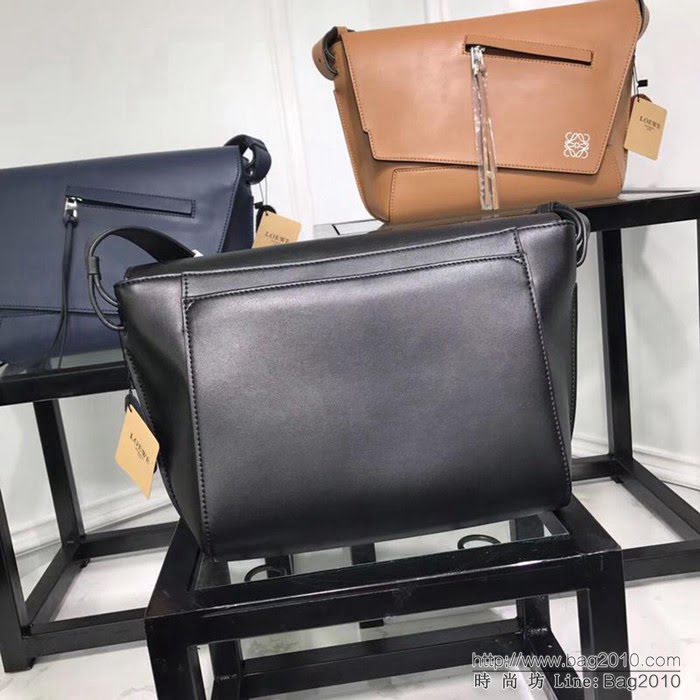 LOEWE羅意威 專櫃同步 Military Messenger 經典百搭信使包 男女同款 0169  jdl1076
